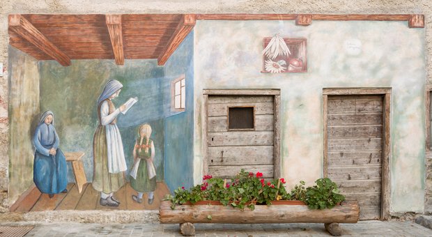 Cibiana di Cadore, el pueblo de Art Gallery, renace con murales