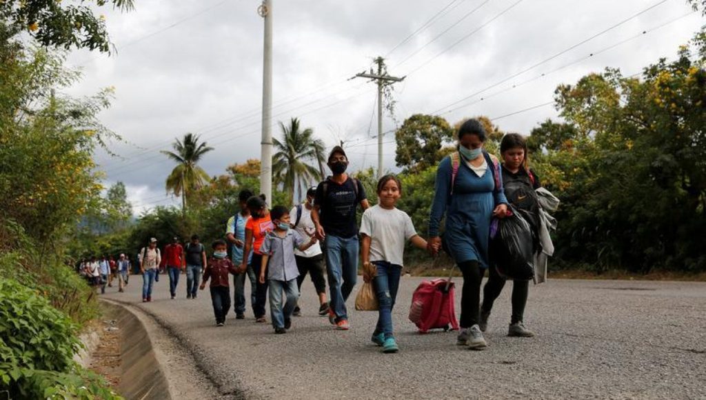 Centroamérica, huyendo del hambre: la caravana migrante del «triángulo de la violencia» a la frontera con Estados Unidos