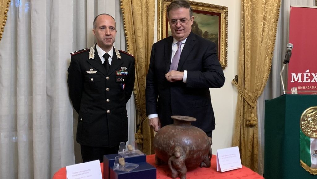 Italia envía tres artefactos de hace 2.500 años robados ilegalmente a México