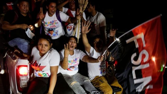Muchos nicaragüenses celebran la victoria de Ortega en la cancha