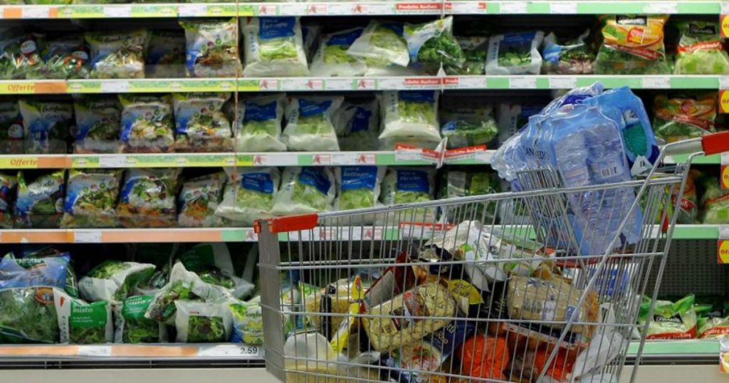 Los italianos se encuentran entre las personas más preocupadas por no llegar a fin de mes: el 80% pide ayuda al gobierno con la inflación.  Encuesta de la OCDE de 27 países