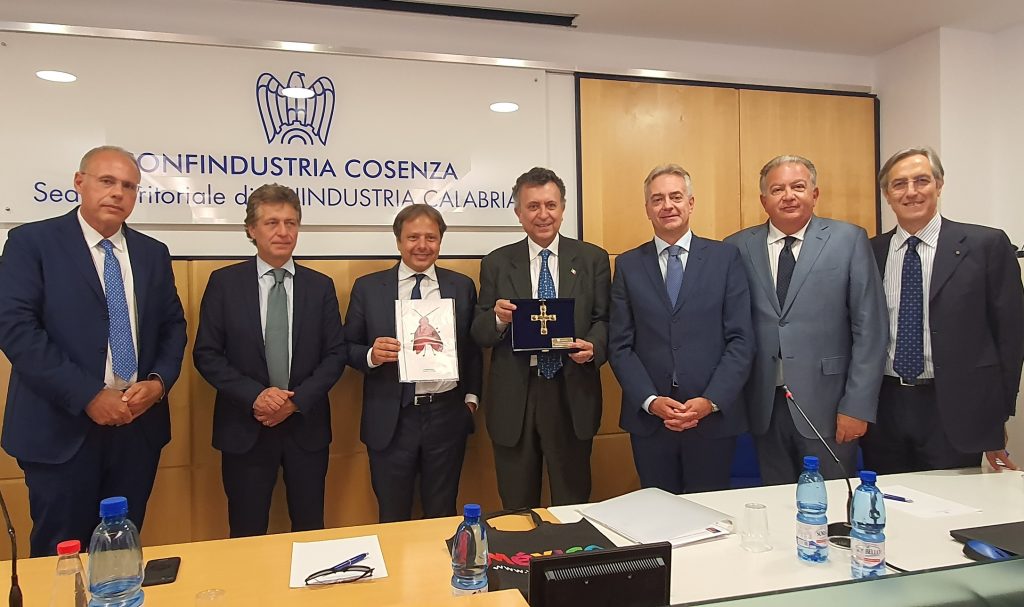 Fructífero encuentro en Confindustria Cosenza entre industriales y el embajador de México en Italia -