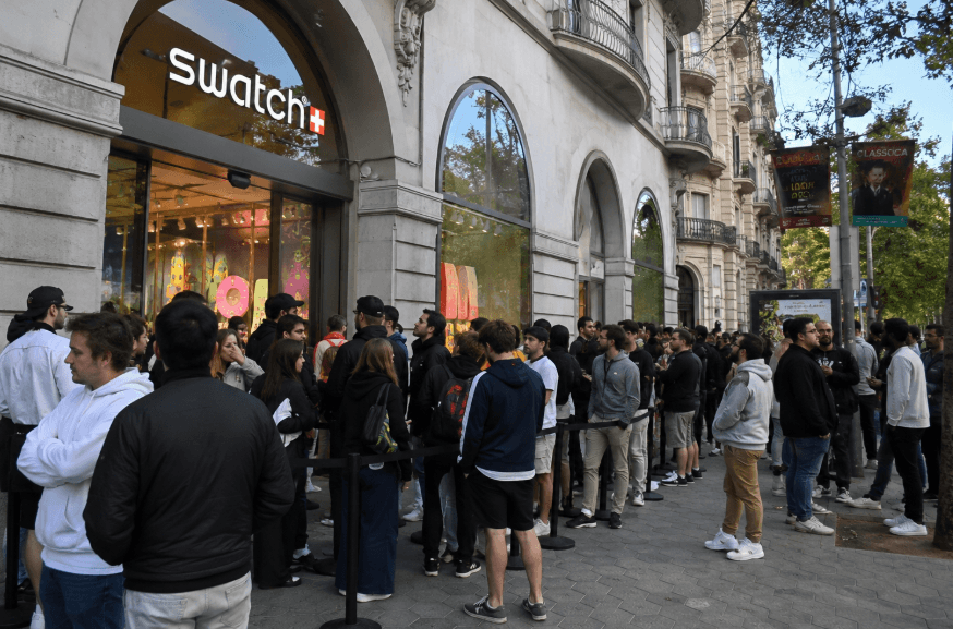 Locura global por la colección Royal Pop de Swatch y Audemars Piguet: colas interminables, disturbios y reventas millonarias Locura global por la colección Royal Pop de Swatch y Audemars Piguet: colas interminables, disturbios y reventas millonarias